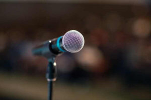 Mikrofon na sceni